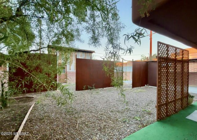 3039 E Hawthorne Street, Tucson, AZ 85716