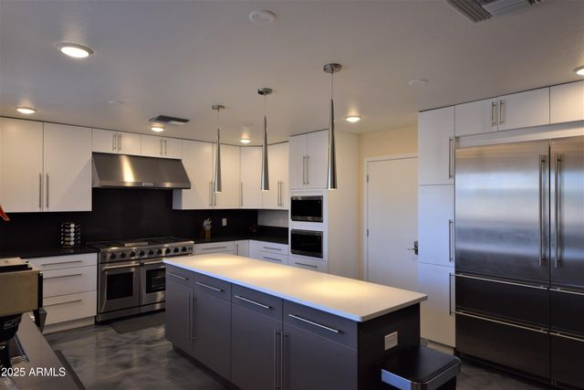 307 S Meadowood Lane, Sierra Vista, AZ 85635