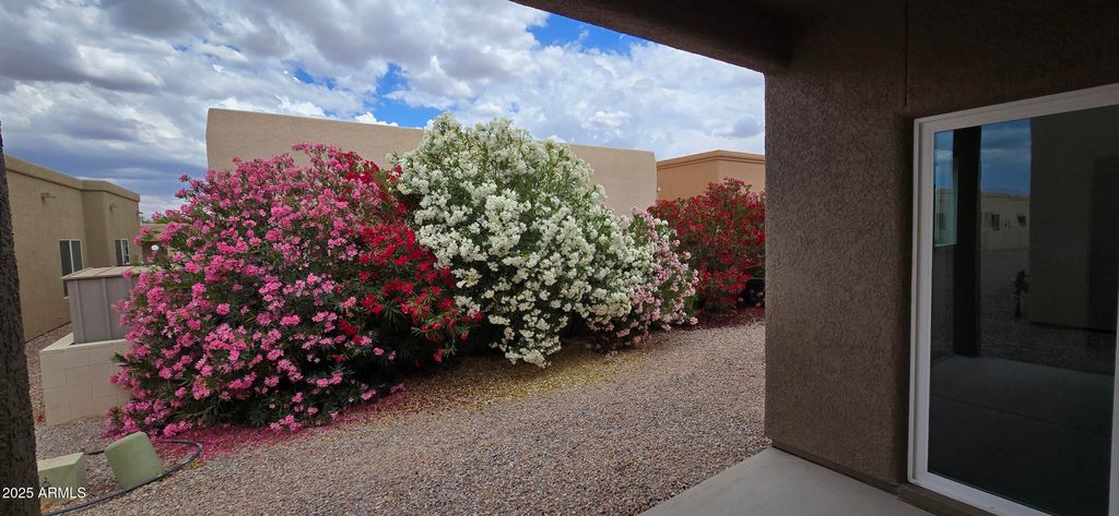 Image 21 of property listing at 307 S Meadowood Lane, Sierra Vista, AZ 85635