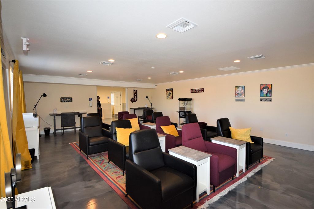 Image 28 of property listing at 307 S Meadowood Lane, Sierra Vista, AZ 85635