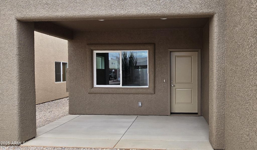 Image 3 of property listing at 307 S Meadowood Lane, Sierra Vista, AZ 85635