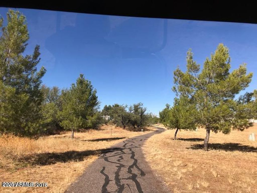 Image 34 of property listing at 307 S Meadowood Lane, Sierra Vista, AZ 85635