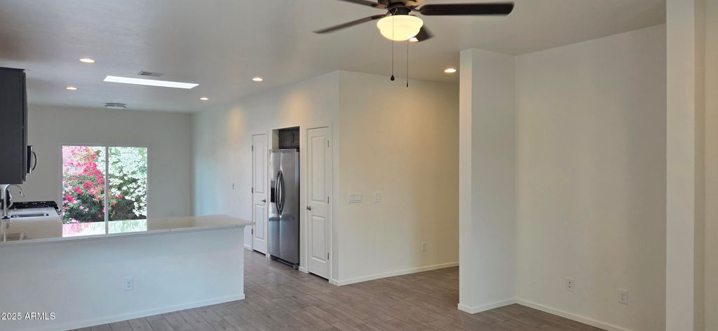 Image 5 of property listing at 307 S Meadowood Lane, Sierra Vista, AZ 85635