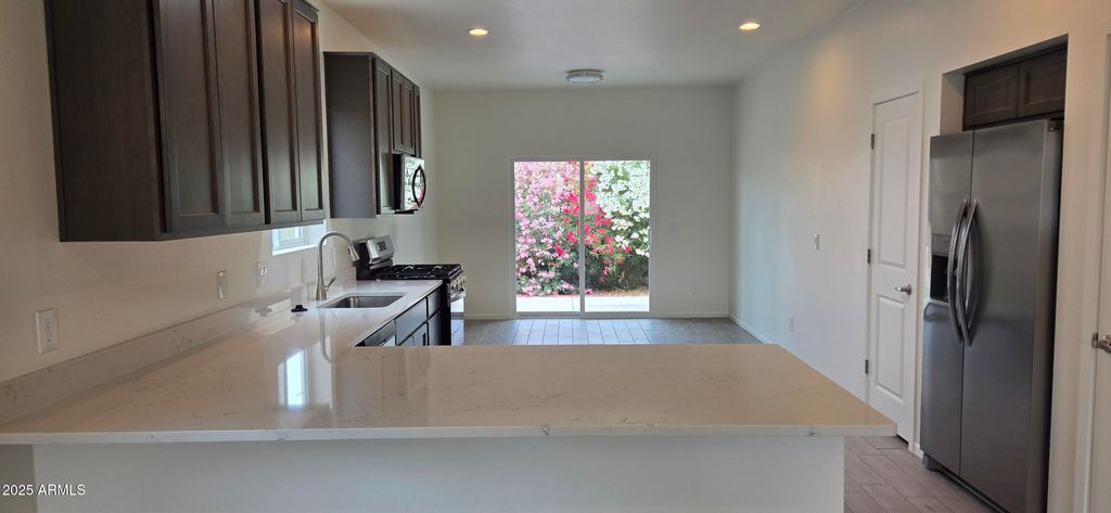 Image 6 of property listing at 307 S Meadowood Lane, Sierra Vista, AZ 85635