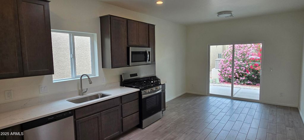 Image 7 of property listing at 307 S Meadowood Lane, Sierra Vista, AZ 85635