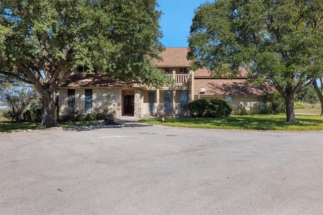 6773 Sunshine Valley Lane, Navasota, TX 77868