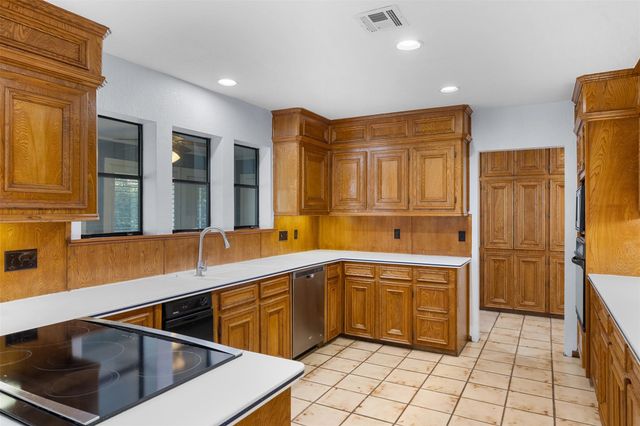6773 Sunshine Valley Lane, Navasota, TX 77868