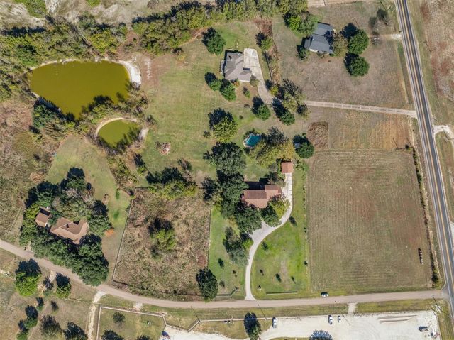 6773 Sunshine Valley Lane, Navasota, TX 77868