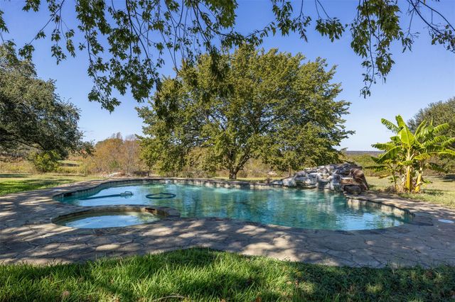 6773 Sunshine Valley Lane, Navasota, TX 77868