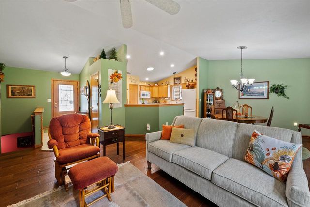 1661 Great Forest DRIVE, West Bend, WI 53090