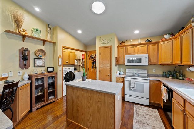 1661 Great Forest DRIVE, West Bend, WI 53090