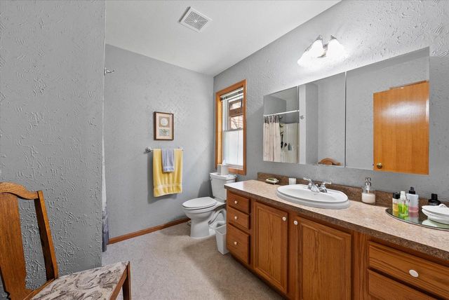 1661 Great Forest DRIVE, West Bend, WI 53090