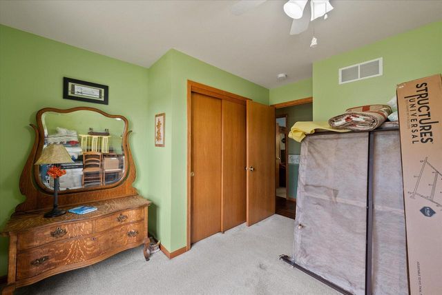 1661 Great Forest DRIVE, West Bend, WI 53090