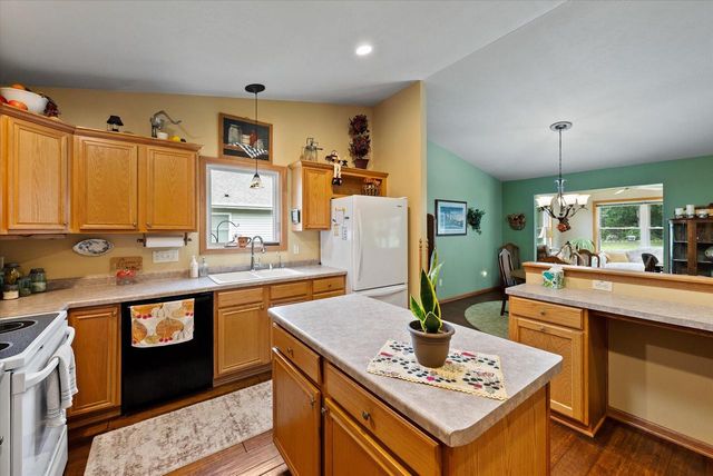 1661 Great Forest DRIVE, West Bend, WI 53090