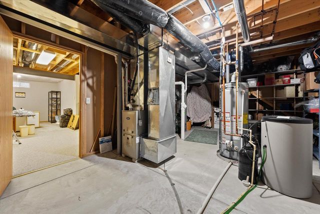 1661 Great Forest DRIVE, West Bend, WI 53090