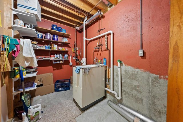 1661 Great Forest DRIVE, West Bend, WI 53090