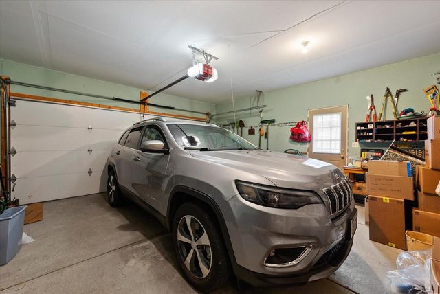 1661 Great Forest DRIVE, West Bend, WI 53090