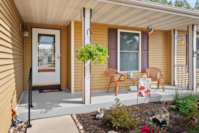 1661 Great Forest DRIVE, West Bend, WI 53090