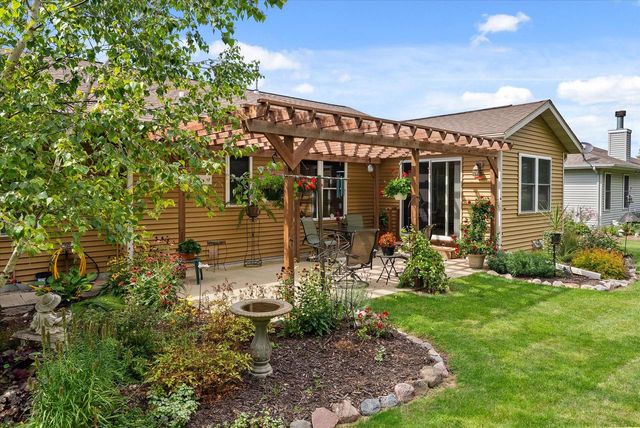 1661 Great Forest DRIVE, West Bend, WI 53090