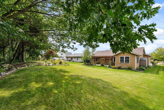 1661 Great Forest DRIVE, West Bend, WI 53090