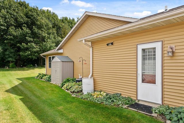 1661 Great Forest DRIVE, West Bend, WI 53090