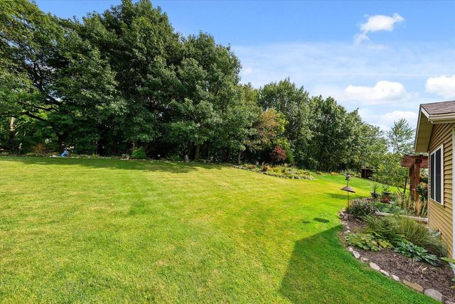 1661 Great Forest DRIVE, West Bend, WI 53090