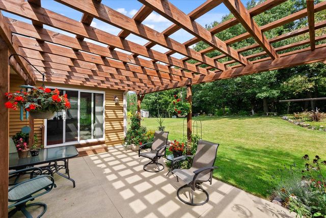 1661 Great Forest DRIVE, West Bend, WI 53090