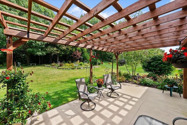 1661 Great Forest DRIVE, West Bend, WI 53090