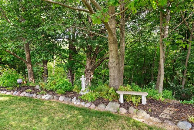 1661 Great Forest DRIVE, West Bend, WI 53090