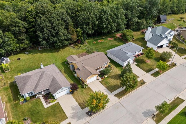 1661 Great Forest DRIVE, West Bend, WI 53090