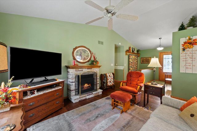 1661 Great Forest DRIVE, West Bend, WI 53090