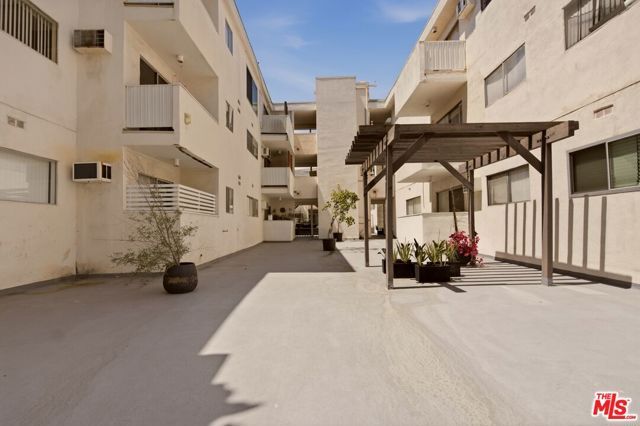 960 Larrabee Street 117, West Hollywood, CA 90069