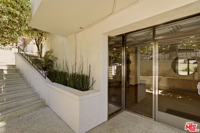 960 Larrabee Street 117, West Hollywood, CA 90069