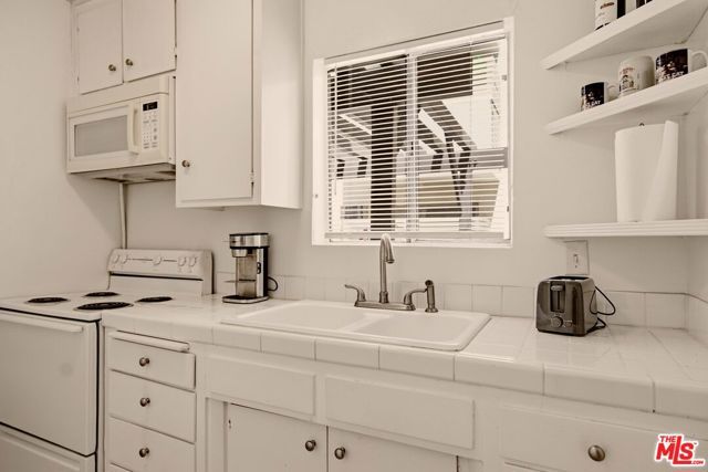 960 Larrabee Street 117, West Hollywood, CA 90069