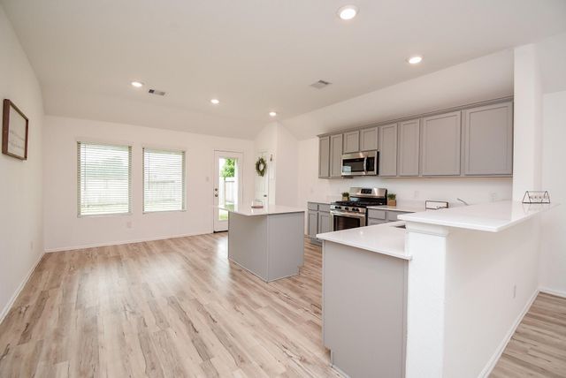 326 Stablebrook Street, Magnolia, TX 77354
