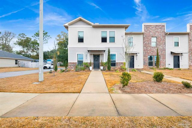 5073 Peach Dr, Pace, FL 32571