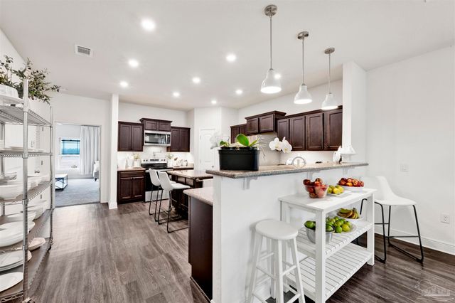 5073 Peach Dr, Pace, FL 32571