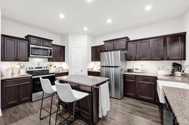 5073 Peach Dr, Pace, FL 32571