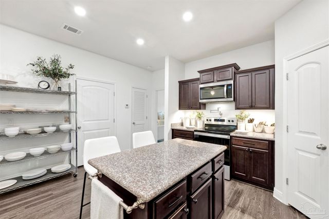 5073 Peach Dr, Pace, FL 32571