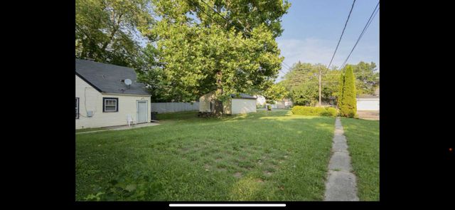 2923 Ezra Avenue N, Zion, IL 60099