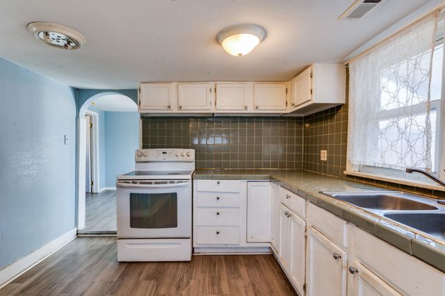 327 N Elder St, Wichita, KS 67212