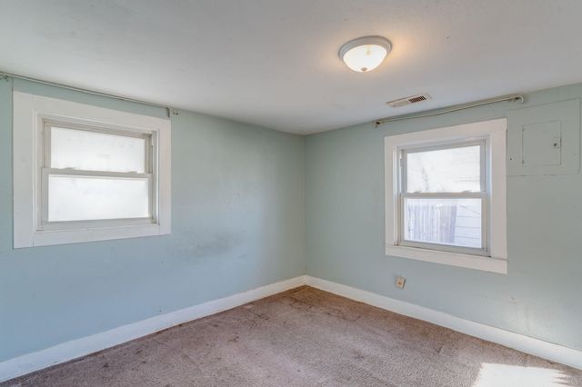 327 N Elder St, Wichita, KS 67212