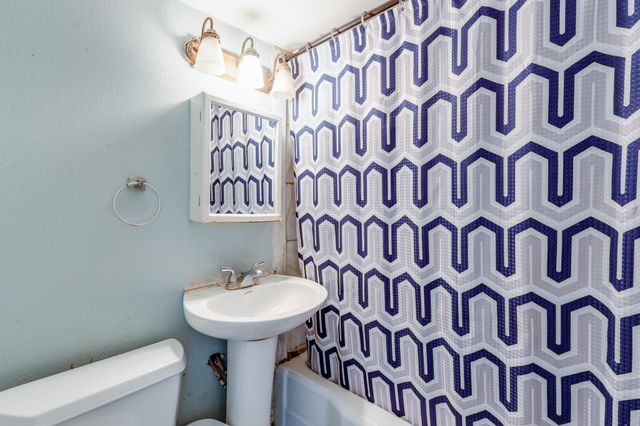 327 N Elder St, Wichita, KS 67212