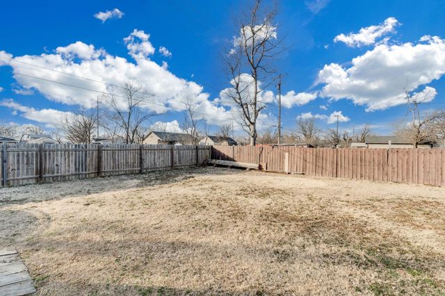 327 N Elder St, Wichita, KS 67212