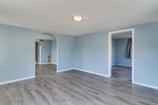 327 N Elder St, Wichita, KS 67212