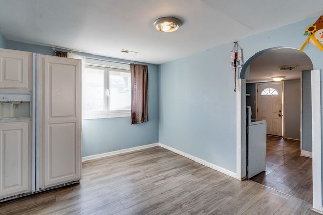 327 N Elder St, Wichita, KS 67212