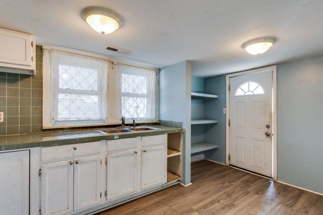 327 N Elder St, Wichita, KS 67212