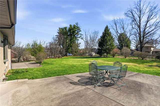 104 Willow Drive, Peters Twp, PA 15317