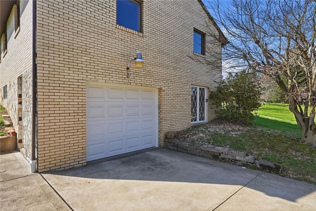 104 Willow Drive, Peters Twp, PA 15317