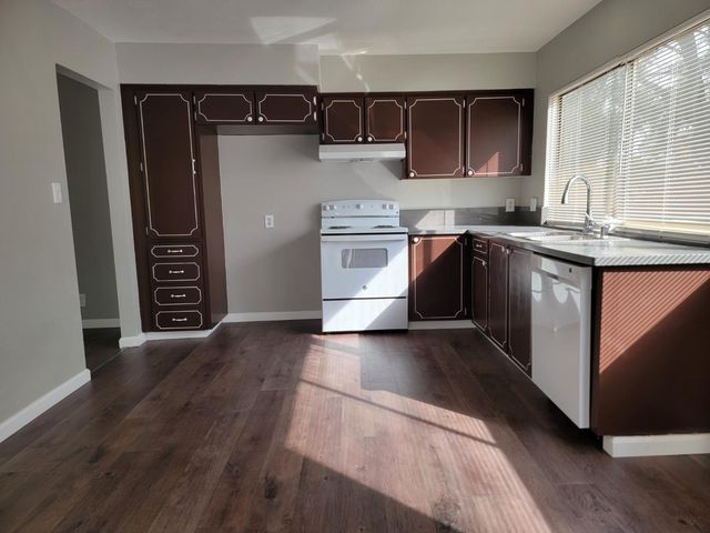 7548 Lindale Dr, Sacramento, CA 95828